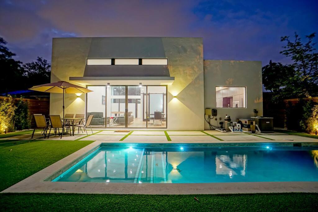 Вилла Design House -Heated Pool -Big Yard -Gated Parking Майами Экстерьер фото
